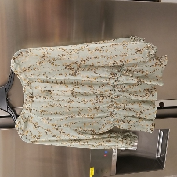 💕CURRENT AIR💕 Smocked Waist Split Neck Blouse ~ Sage Botanical Print S NWT - Picture 2 of 11